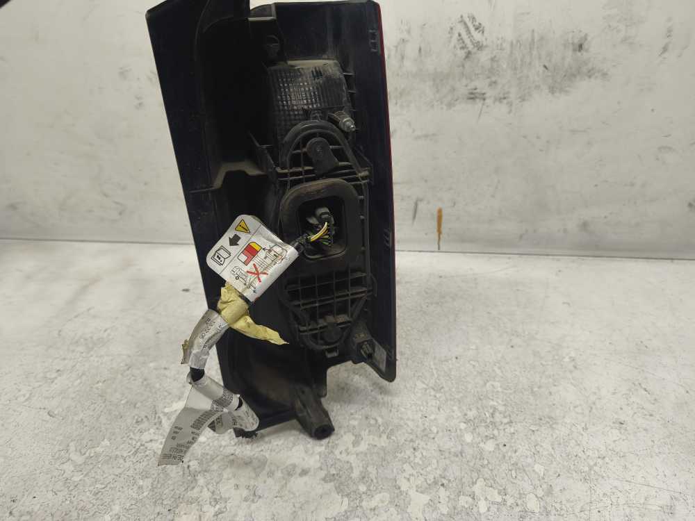 FEU ARRIERE GAUCHE CITROEN/PEUGEOT/OPEL/FIAT/TOYOTA - Vue 2